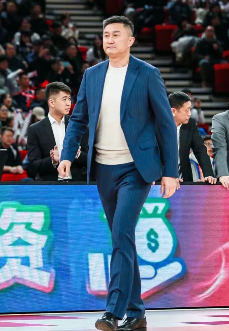 广东队主场力克山东,继续保持领先地位(广东队主场力克山东,继续保持领先地位的球员) 广东队主场力克山东,继续保持领先地位(广东队主场力克山东,继续保持领先地位的球员)