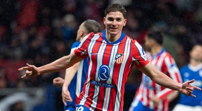 巴西国脚攻入制胜球,球队庆祝取得胜利的简单介绍 巴西国脚攻入制胜球,球队庆祝取得胜利的简单介绍