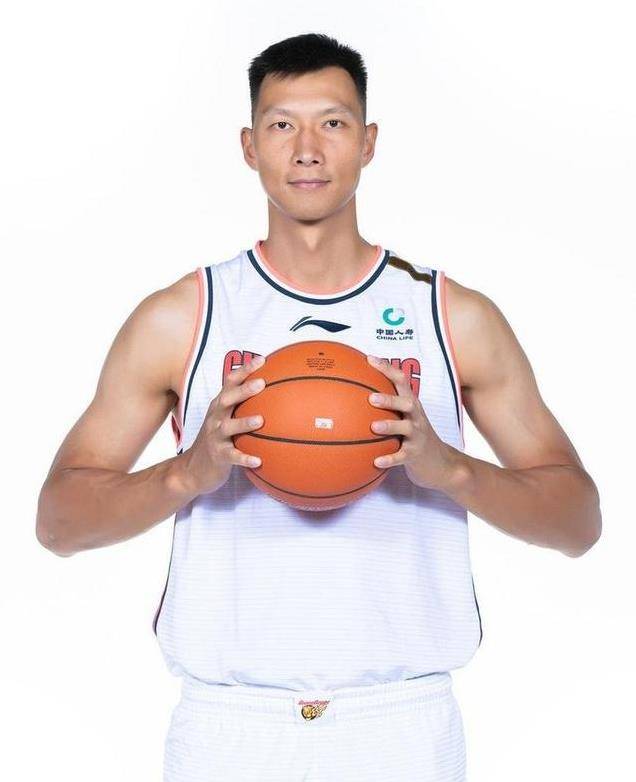 广东卫冕问题:易建联护航,在关键时刻决定胜负的简单介绍 广东卫冕问题:易建联护航,在关键时刻决定胜负的简单介绍