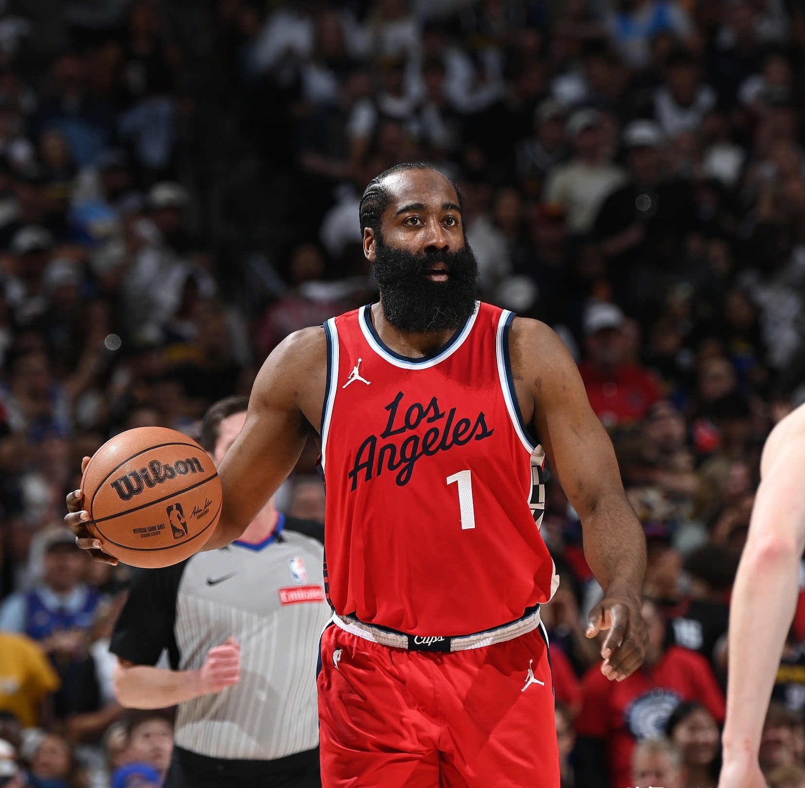 哈登三分绝杀,篮网逆转76人赢得总决赛第四场比赛 哈登三分绝杀,篮网逆转76人赢得总决赛第四场比赛