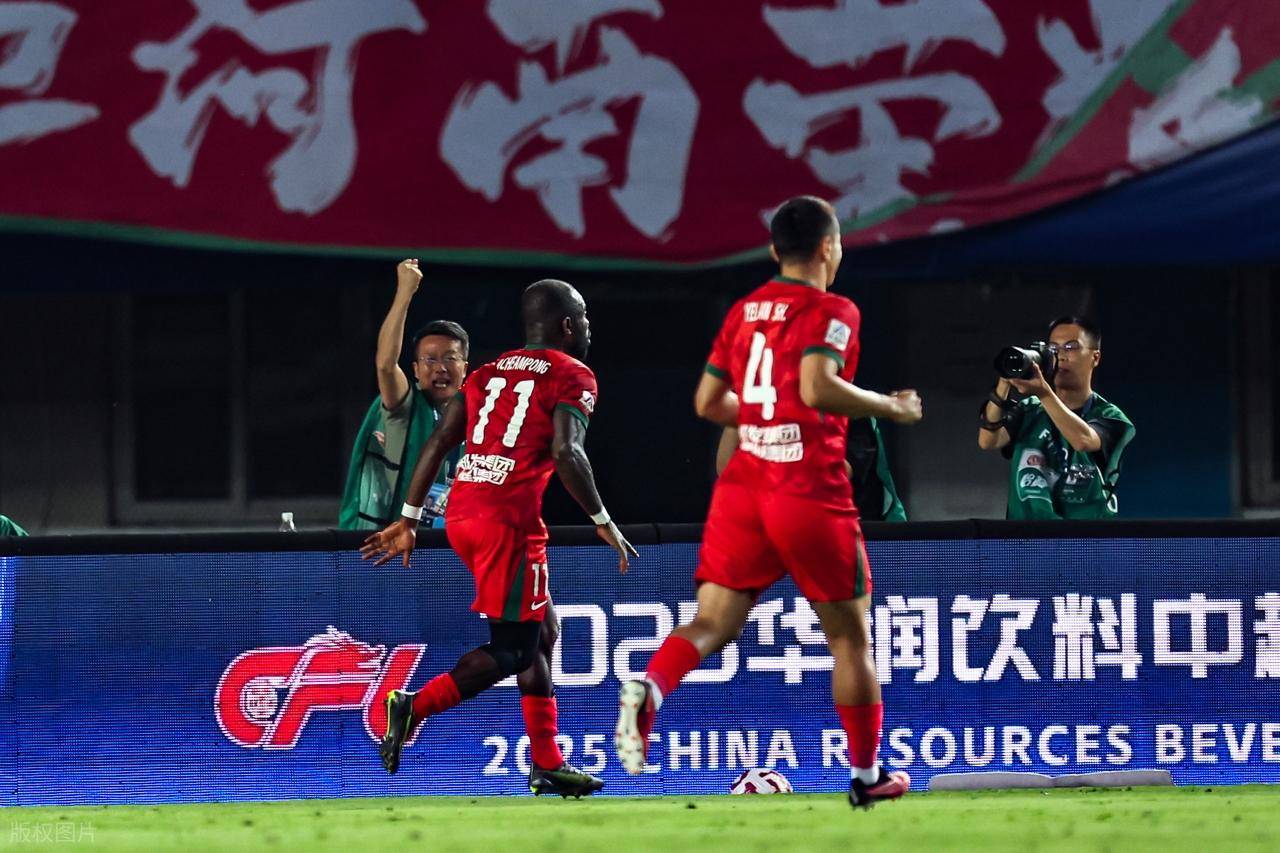 外援表现抢眼，助力球队赢得胜利的简单介绍