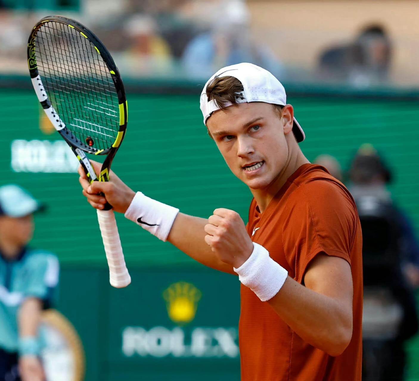 阿尔及利亚球员在国际比赛中取得胜利的简单介绍 阿尔及利亚球员在国际比赛中取得胜利的简单介绍