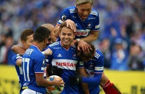 关于东京FC球员互动嘉宾曝光，庆祝队友出色表现的信息