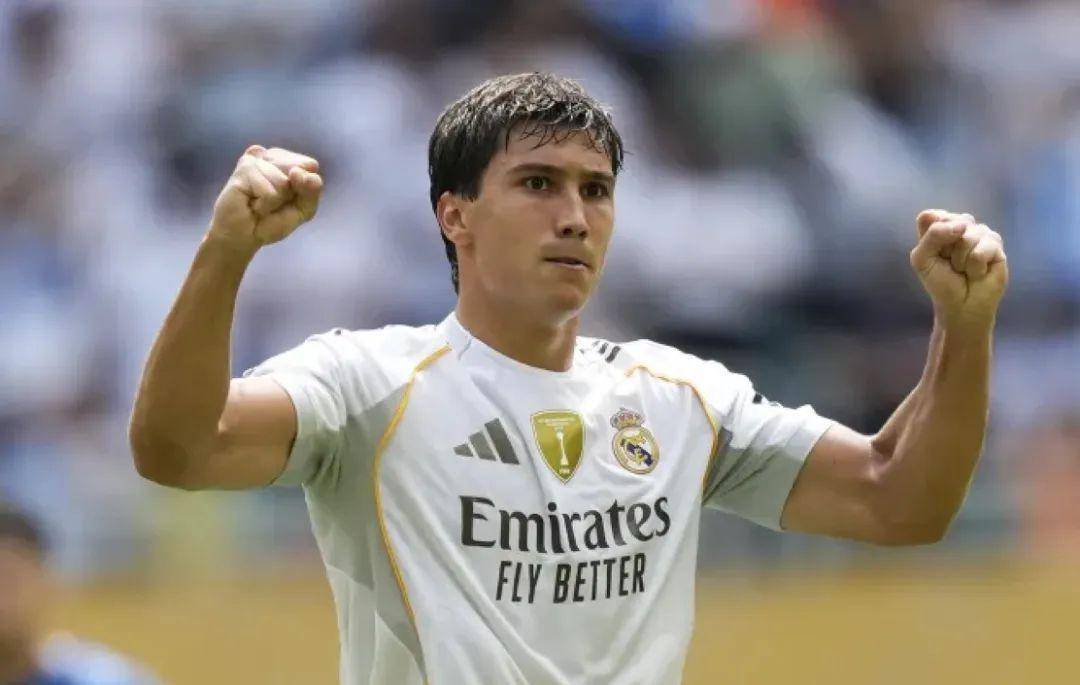 足坛新星崭露头角,成为球队关键球员的简单介绍 足坛新星崭露头角,成为球队关键球员的简单介绍