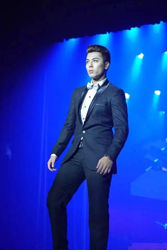 包含备战挑战，亚洲足球明日之星的崭露头角的词条