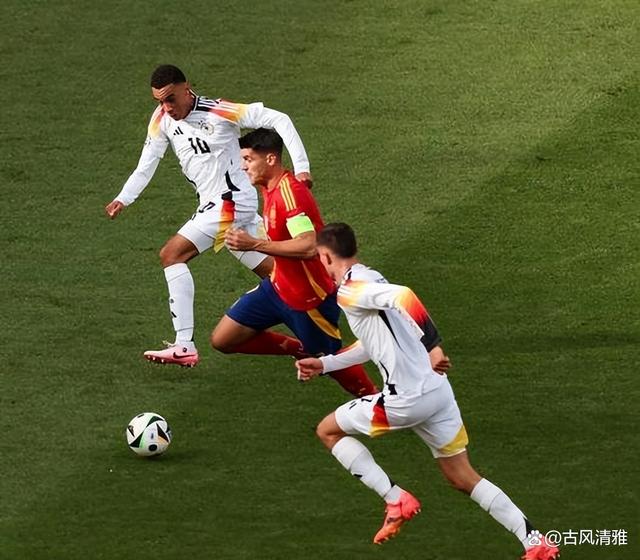 欧洲足球竞技赛事热火朝天，球迷狂热追赶的简单介绍