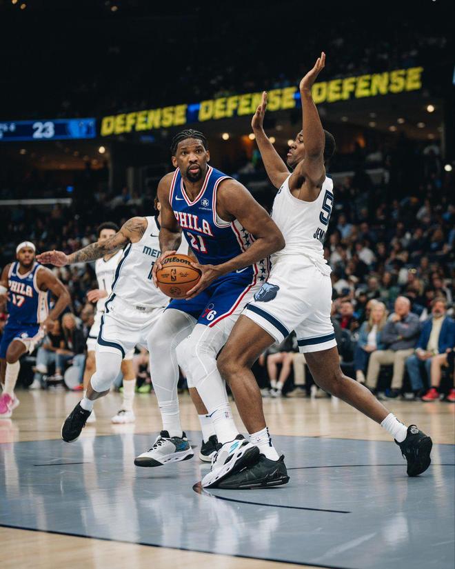 恩比德不懈防守,带领人取得连胜 恩比德不懈防守,带领人取得连胜