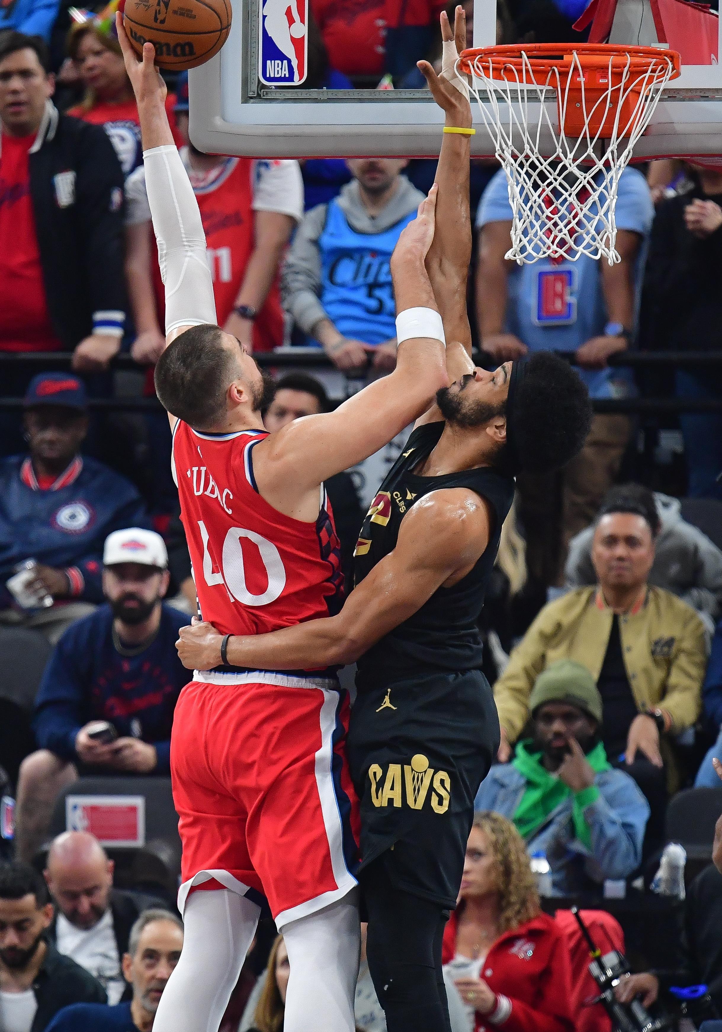 主场击败对手,保持领先位置 主场击败对手,保持领先位置