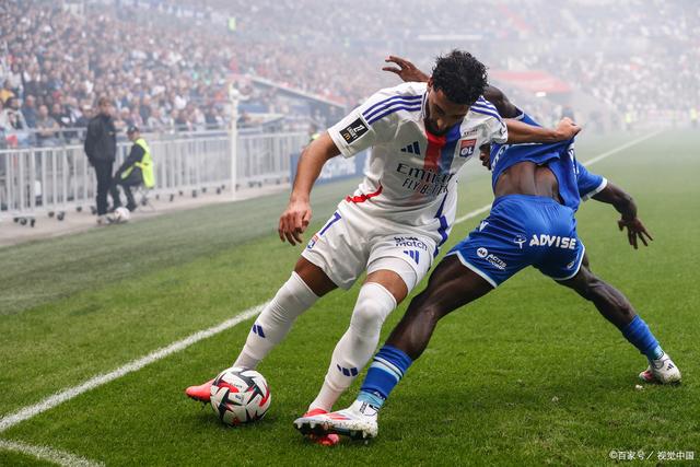 里昂战胜对手引发球迷动容! 里昂战胜对手引发球迷动容!