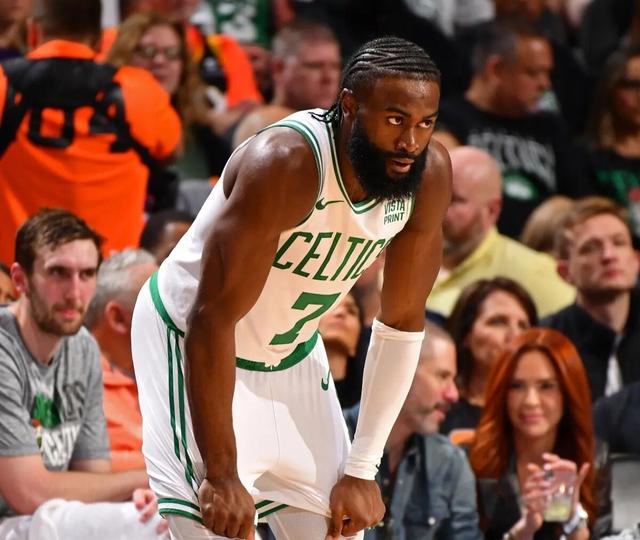 凯尔特人轻松击败公牛,迎来胜利 凯尔特人轻松击败公牛,迎来胜利